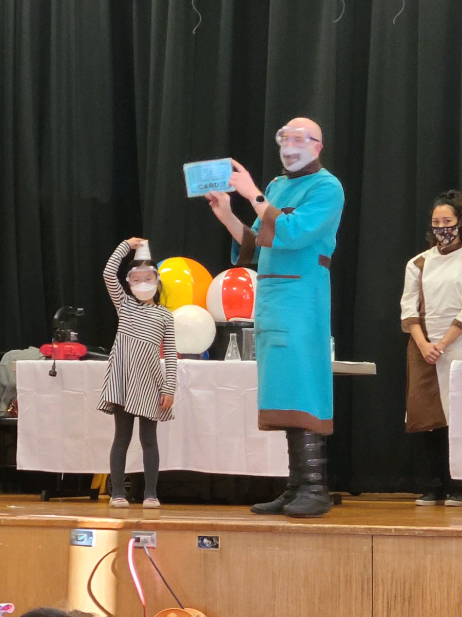 CPerrySTEM's tweet photo. Thank you @HHSPTOLynnfield for bringing us #ExtremeScience and the #ScienceWizard! @MrsWyland_HHS @superkvogel @CPerrySTEM @LPS_Fennessy https://t.co/3Q2XKIpuw0