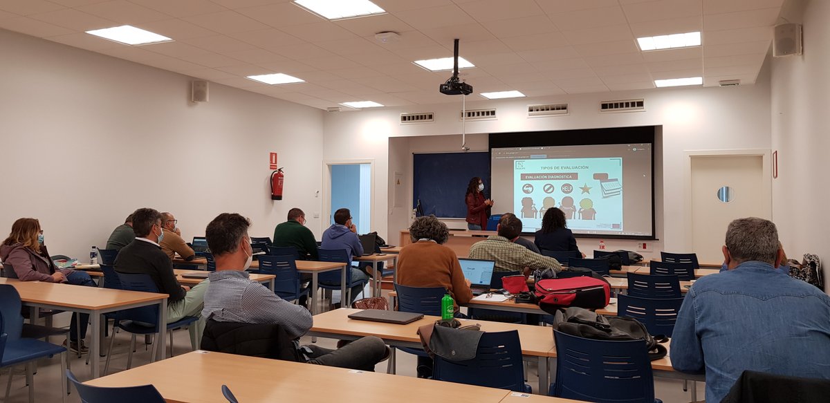 Dig4lifeEU's tweet photo. Getting to know the different frameworks and models to assess digital competence in the first face-to-face session of the Training for Teachers program today at @univcadiz. https://t.co/FQfV7YJBLW