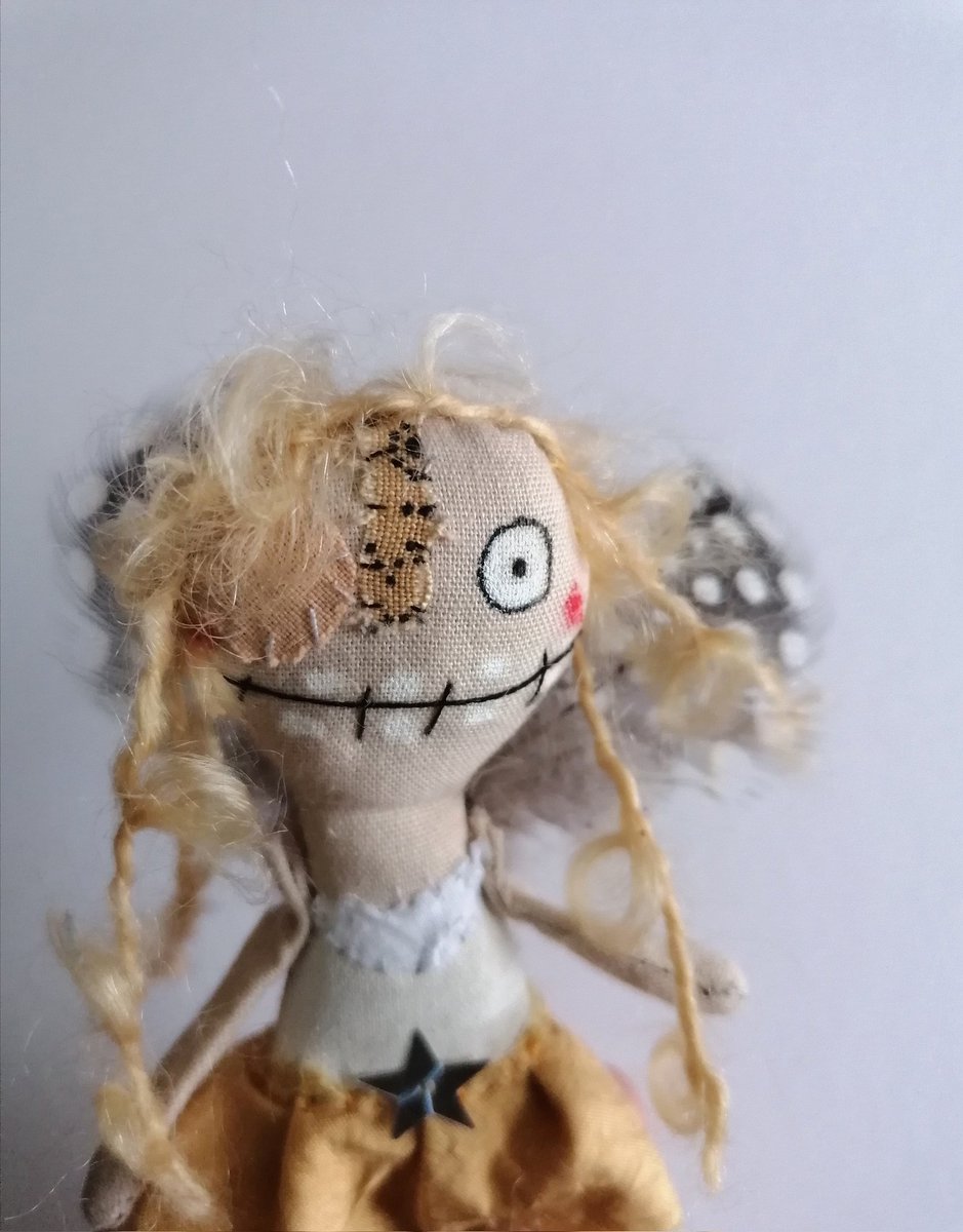 Canarylittle's tweet photo. Good evening #womaninbizhour #YourBizHour
This is my latest little fairy 😊
She has only one eye, but two lovely wings and lots of personality 💕
She is available on Big Cartel https://t.co/KZLEkPlDaK

#HandmadeHour #cute #gift #gifts https://t.co/lf5vYaCXiV