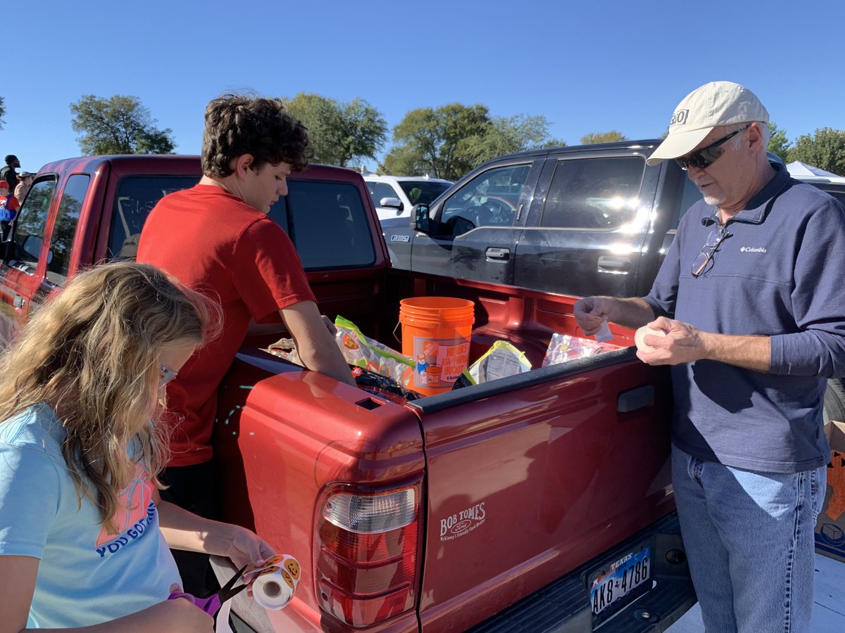 theStorychurch's tweet photo. It was a good time last Sat at the Wylie East Trunk or Treat. Thanks to all who participated whether it was in donating candy, building our game, showing up to put candy packets together and/or interacting with the large # of people who came by. GREAT job! #liveabetterSTORY https://t.co/PTLH2M0fgj