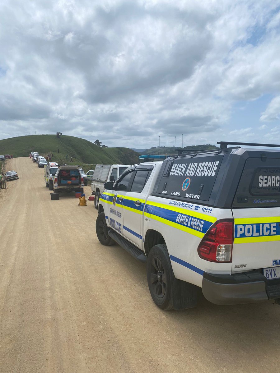 SAPoliceService's tweet photo. #sapsKZN Earlier this morning members from Port Shepstone #SearchAndRescue, K9 SAR together with EMRS Rescue, Medevac Rescue and RNM Fire Rescue were called out to Qwabe area, Mehlomnyama for a report of a vehicle that went down a cliff approx 200m. Two bodies retrieved. ML https://t.co/fcPDzWLadM