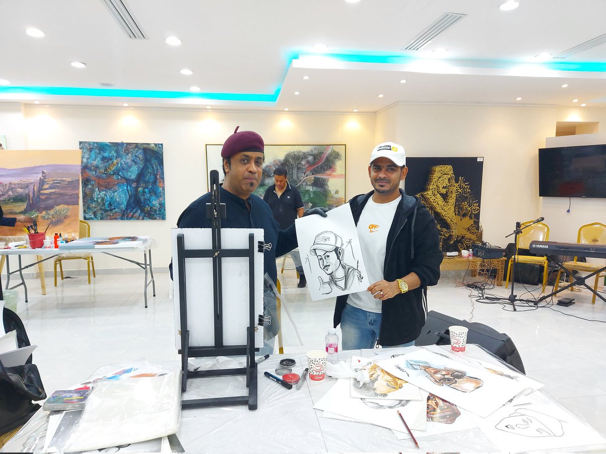ksa_safa_'s tweet photo. #يحدث_الآن 
ورشة رسم حر ضمن برنامج تميز مع جسفت في صالة الجمعية السعودية للفنون التشكيلية  (جسفت) . https://t.co/Ykg30vhT6H