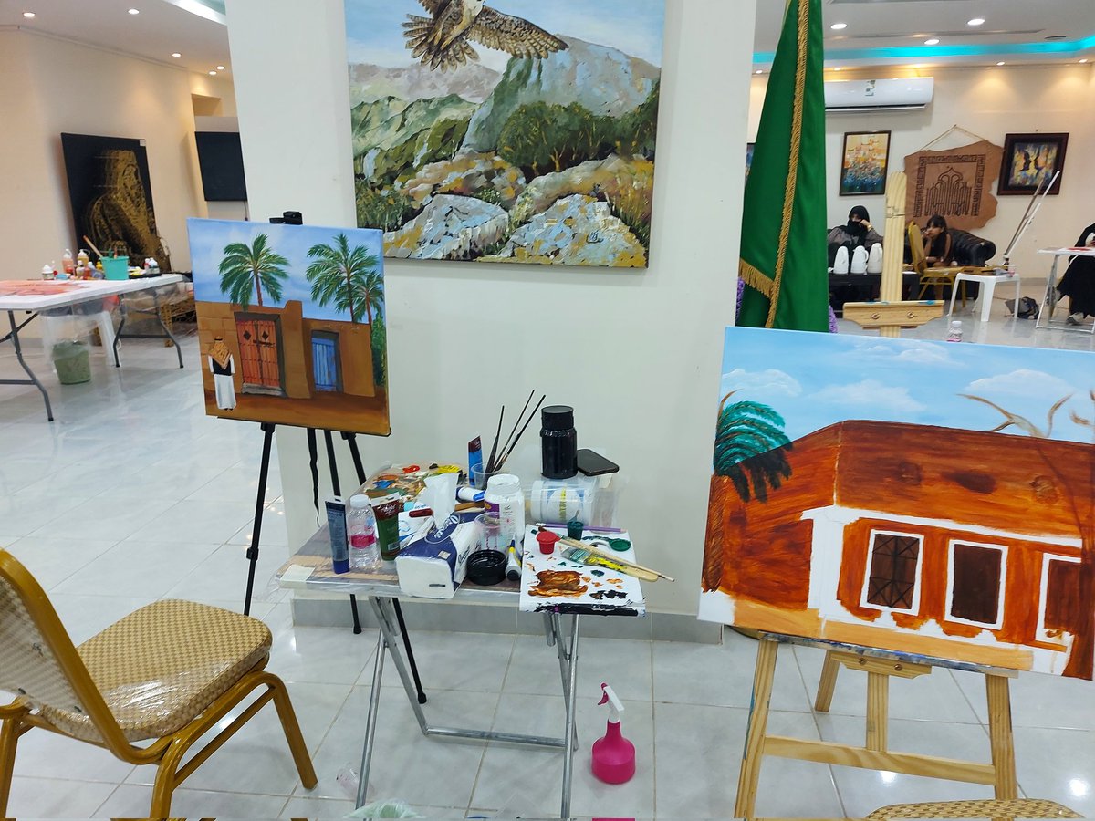 ksa_safa_'s tweet photo. #يحدث_الآن 
ورشة رسم حر ضمن برنامج تميز مع جسفت في صالة الجمعية السعودية للفنون التشكيلية  (جسفت) . https://t.co/Ykg30vhT6H