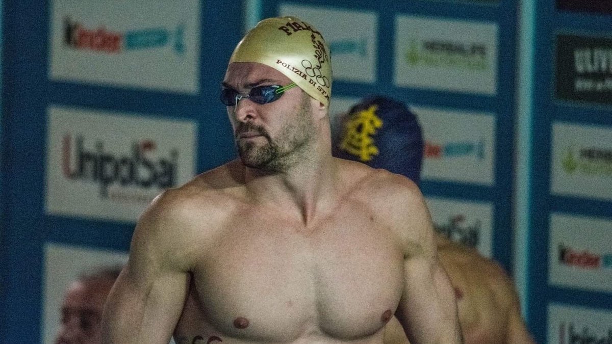 Campionati europei nuoto in vasca corta #Kazan2021 con una splendida frazione a delfino il velocista delle #Fiammeoro #MarcoOrsi contribuisce all'oro stellare della staffetta 4x50 mista maschile con il crono di 1'30"14 record mondiale insieme a #Lamberti #Martinenghi e #Zazzeri