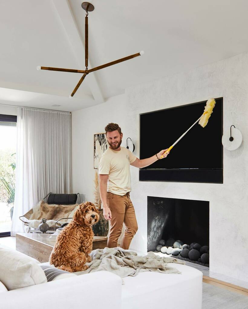 bobbyberk's tweet photo. Does anyone else love binging their favorite show at the end of the day? #SwifferPartner
Bimini and I love curling up with a good show to unplug, but when was the last time you dusted your TV? Swipe over to see what I picked up when dusting this one. If … https://t.co/shYtS3gAVX https://t.co/pRFUiba6az
