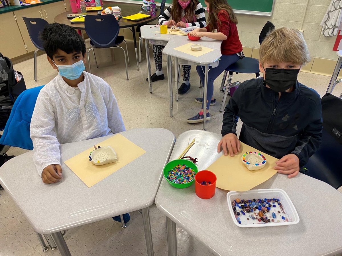 DASDSRSC's tweet photo. Students learn about Diwali as a cultural celebration. #BCRocks! https://t.co/OMfHx3I9iK