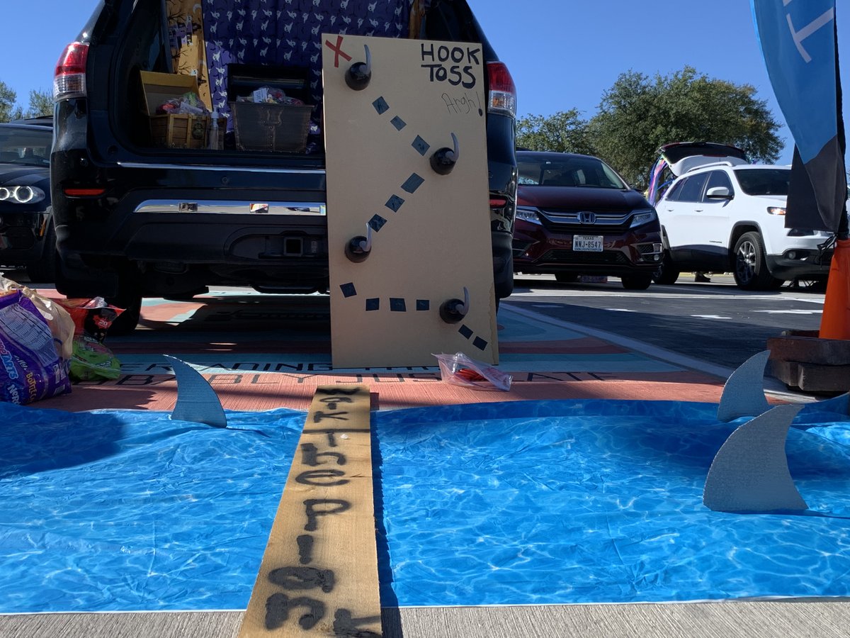 theStorychurch's tweet photo. It was a good time last Sat at the Wylie East Trunk or Treat. Thanks to all who participated whether it was in donating candy, building our game, showing up to put candy packets together and/or interacting with the large # of people who came by. GREAT job! #liveabetterSTORY https://t.co/PTLH2M0fgj