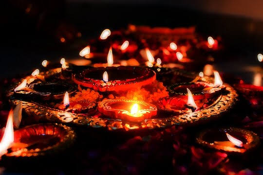 MehakShardha's tweet photo. Light a lamp of love.❤Blast a chain of sorrow. Shoot a rocket of prosperity. Fire a flowerpot of happiness. Wish you and your family a sparkling Diwali♥️🥰
#HappyDiwali
#happydiwali2021 https://t.co/erRFhBwaOI