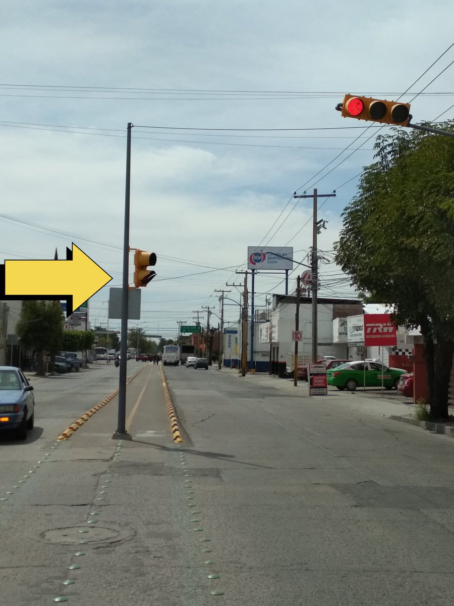elKafkarrabias's tweet photo. No es #postulatubache pero es infraestructura vial.

A ver si le pueden dar una enderezada. Juárez y Bernardo Chávez.

@movilidad_leon 
@DGOP_Leon 
@atencionaleon https://t.co/x6lwoNGg7f
