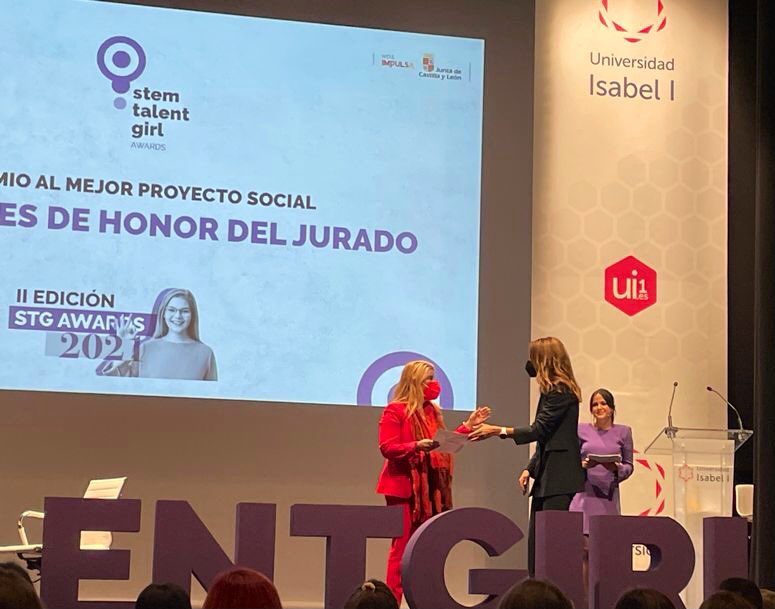 CristinaMarcen's tweet photo. Emoción y gratitud al recoger la Mención de Honor del Jurado como “Proyecto de Acción Social” por @suma_talento en la II Edición de los STG AWARDS. Gracias a todos los que nos acompañáis en este viaje. @SukaBal #STGawards https://t.co/NuIlvhD3wJ