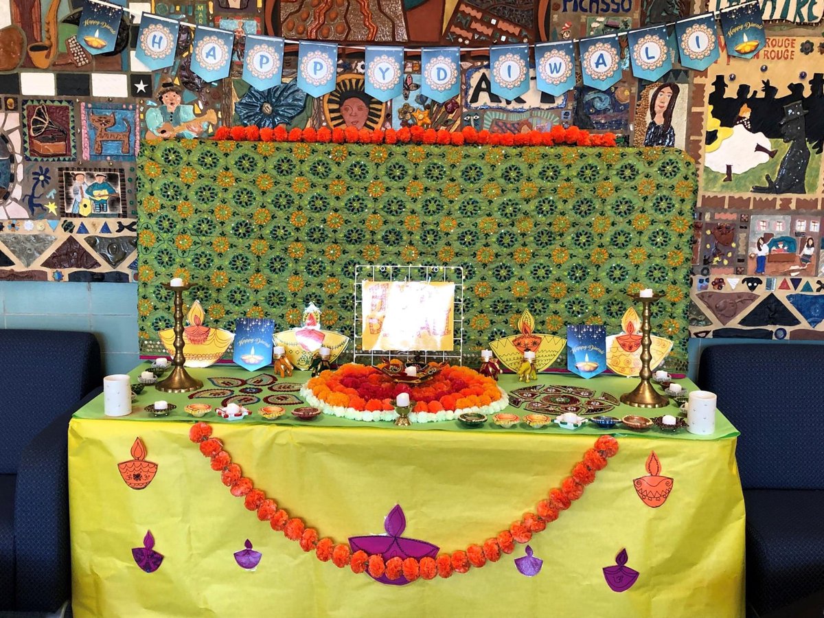 DASDSRSC's tweet photo. Students learn about Diwali as a cultural celebration. #BCRocks! https://t.co/mF4fz3of3P