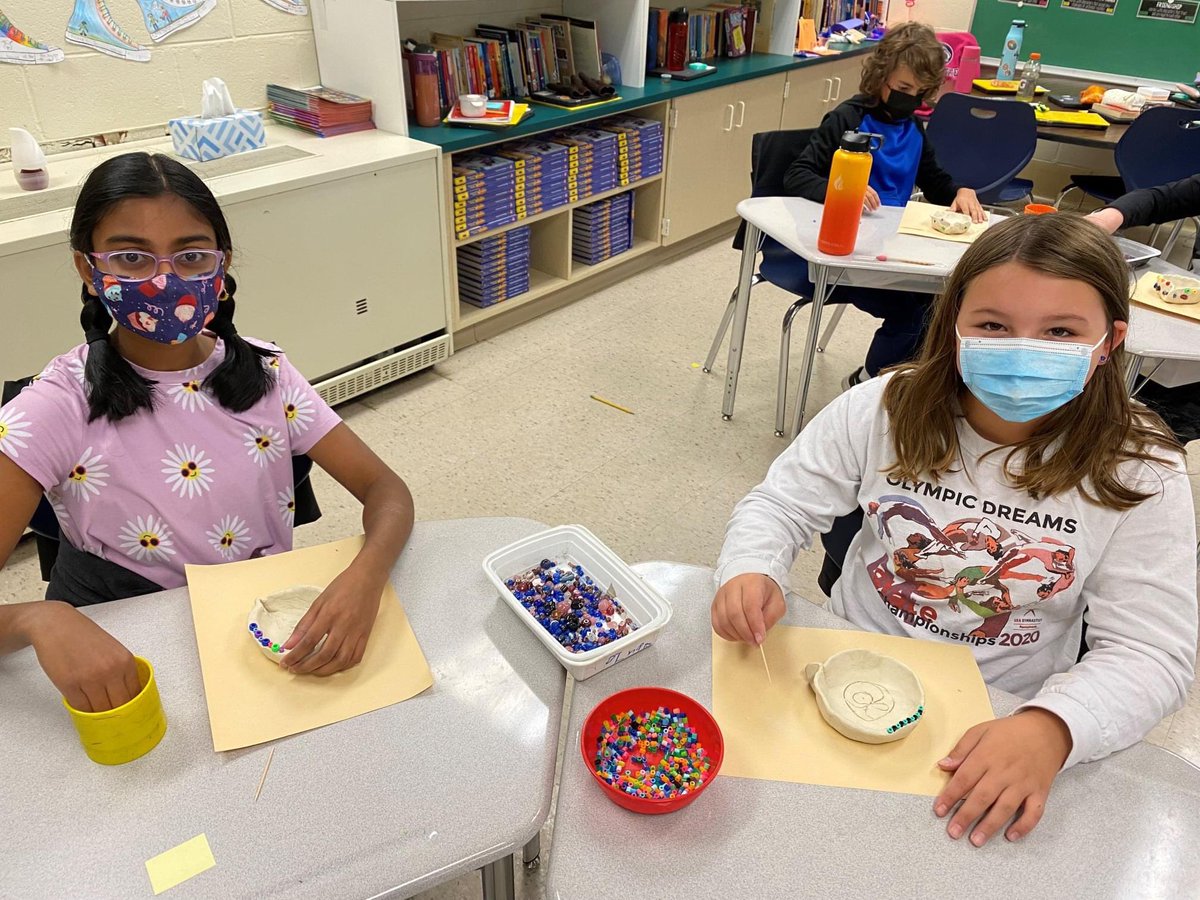 DASDSRSC's tweet photo. Students learn about Diwali as a cultural celebration. #BCRocks! https://t.co/mF4fz3of3P