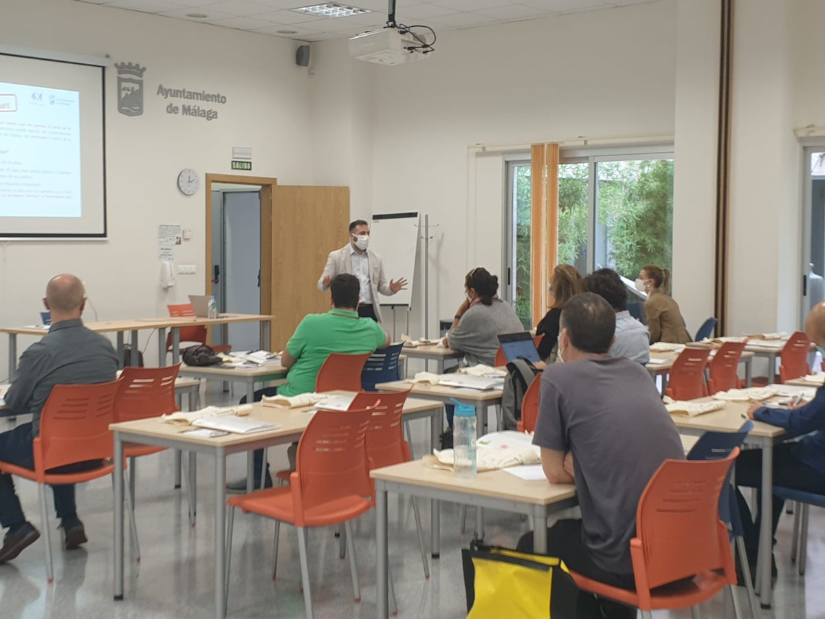 GestionaBPI's tweet photo. Hoy hemos tenido el placer de impartir  en #Promálaga un seminario de 'Apuntes prácticos para gestionar tu #empresa' en materia Fiscal, Contable y Laboral, impartido por nuestros Responsables @KrishNandwani  y Julio Perez.
Muchas gracias a tod@s los emprendedores  y a @promalaga https://t.co/jeCH9hxrMp