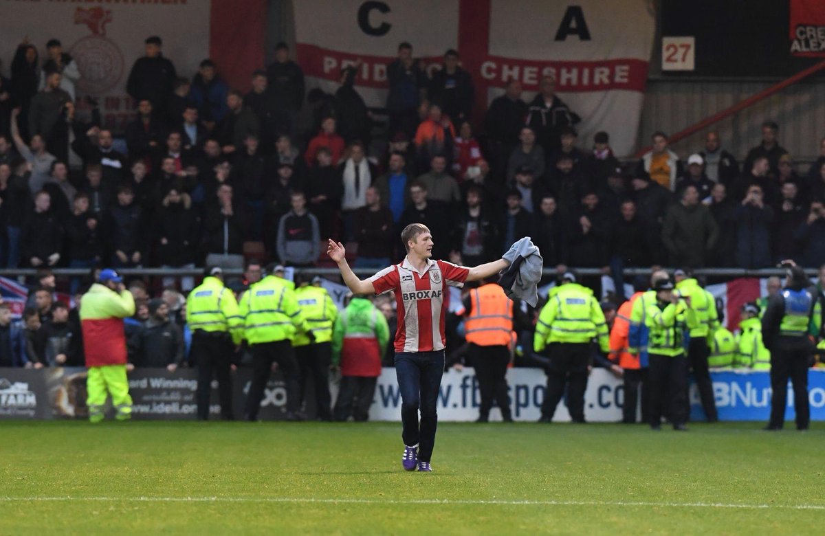 caysallp's tweet photo. Throwback of the greatest man to grace the pitch of a Crewe/Vale game https://t.co/fcl7lEouha