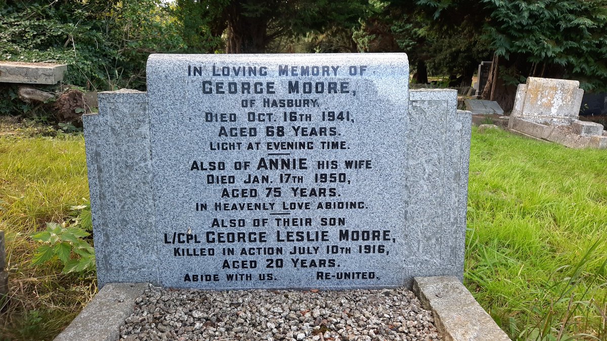 InscriptionsWw1's tweet photo. #RememberedHere
Lance Corporal George Leslie Moore
Killed in action 10 July 1916
Aged 20
#StKenelmsChurch #Romley #Bromsgrove #Worcestershire
#WW1 #LestWeForget
Online records via https://t.co/zCNG4XlM7n https://t.co/BmfT03HPPA