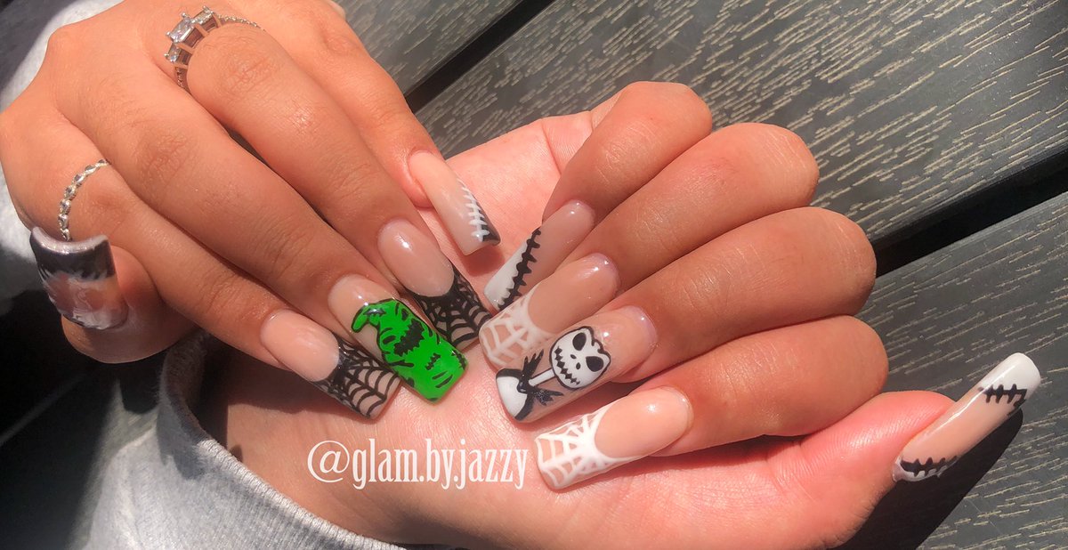 jazzybby514's tweet image. "Come with us and you will see
This, our town of Halloween." 🧡🎃