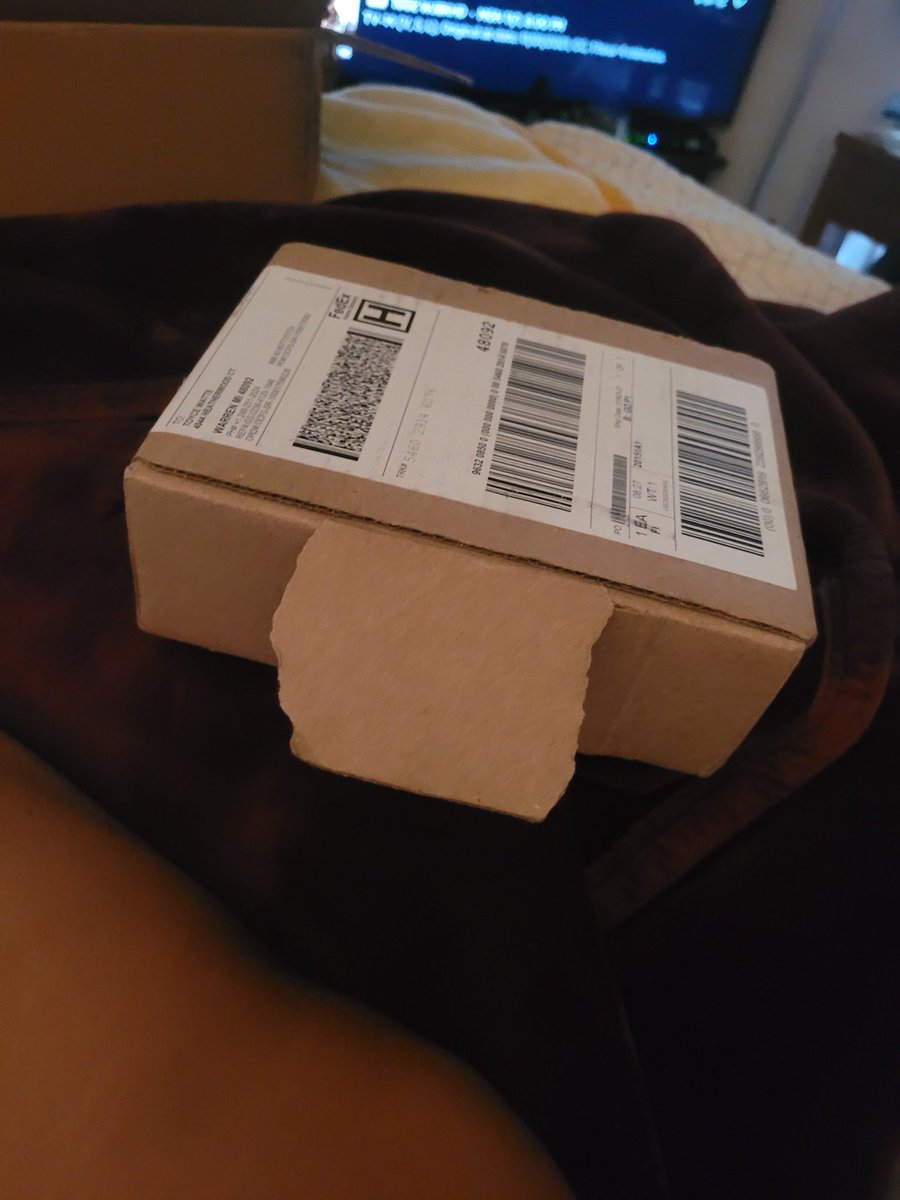 ToyceMonique's tweet photo. First it was delayed then they delivered an empty open box... WTF @FedEx!!  How yall steal my new Google pixel 6 pro phone.... Can't contact @Google because they have no number...  Sooooooo pissed!! I hate thieves!! https://t.co/CyStq5MxZP