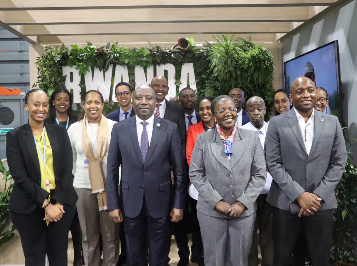 While at <a href="/COP26/">COP26</a> Glasgow, Prime Minister #Rwanda , Rt Hon Edouard Ngirente <a href="/EdNgirente/">Edouard Ngirente</a> met &amp; interacted with the #Rwanda delegation including our Chairperson, Innocent Uwimana. The voice of #RALGA aims at ensuring fairness in climate finance. Thank u <a href="/RwandaGov/">Government of Rwanda</a> for including us