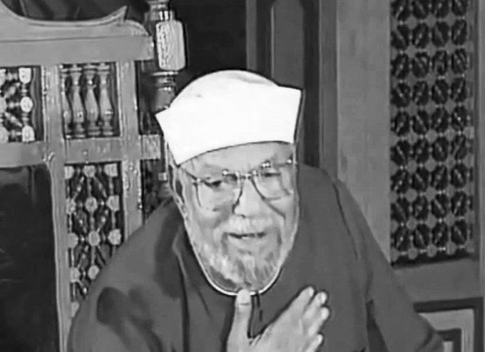 ابتَعد عن مّن تكرَه، لا تّجامل كذبا، وَلا تٌوافق خجَلا، لم يمنَحك الله هَذه النَّفس لتعذّبها .

- محمد الشعراوي