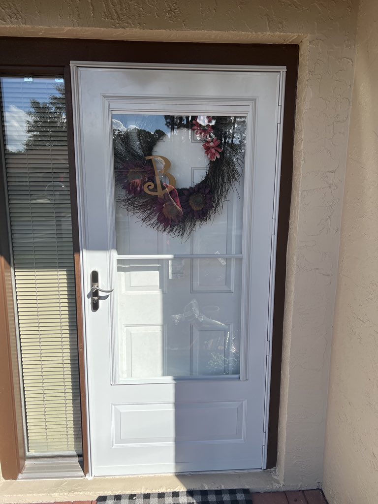 pateylady's tweet photo. We have a new front door and I couldn’t be happier! #breeze #porchlife #opendoorweather https://t.co/ED7vN2o1Si