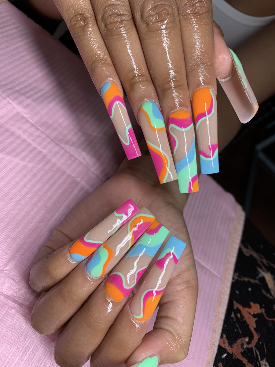 VeesGoldenTouch's tweet photo. Get into the nail art tho 🎨💅🏽 https://t.co/82c9aOoDqQ