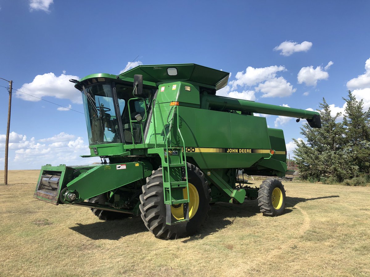 mcmailman12's tweet photo. 1993 John Deere 9500 and 2001 925R header. 3497 Sep. Almost 10K spent in shop last year on bearings and wear parts. Hate to see it go but have outgrown this machine. Asking $27000 https://t.co/xeOlnI8VJX