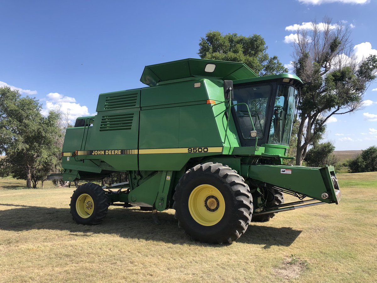 mcmailman12's tweet photo. 1993 John Deere 9500 and 2001 925R header. 3497 Sep. Almost 10K spent in shop last year on bearings and wear parts. Hate to see it go but have outgrown this machine. Asking $27000 https://t.co/xeOlnI8VJX