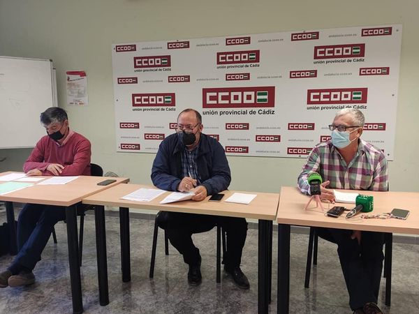CCOOAirbus_PR's tweet photo. Desarrollo hoy de una rueda de prensa en la sede de CCOO en Cadiz con la participación del secretario de industria Cadiz Juan Linares, el responsable de empleo provincial Joaquin Castillo y el secretario general CCOO Airbus Puerto Real Juanma Trujillo.
Añadimos nota de prensa. https://t.co/71CMsYSQn8