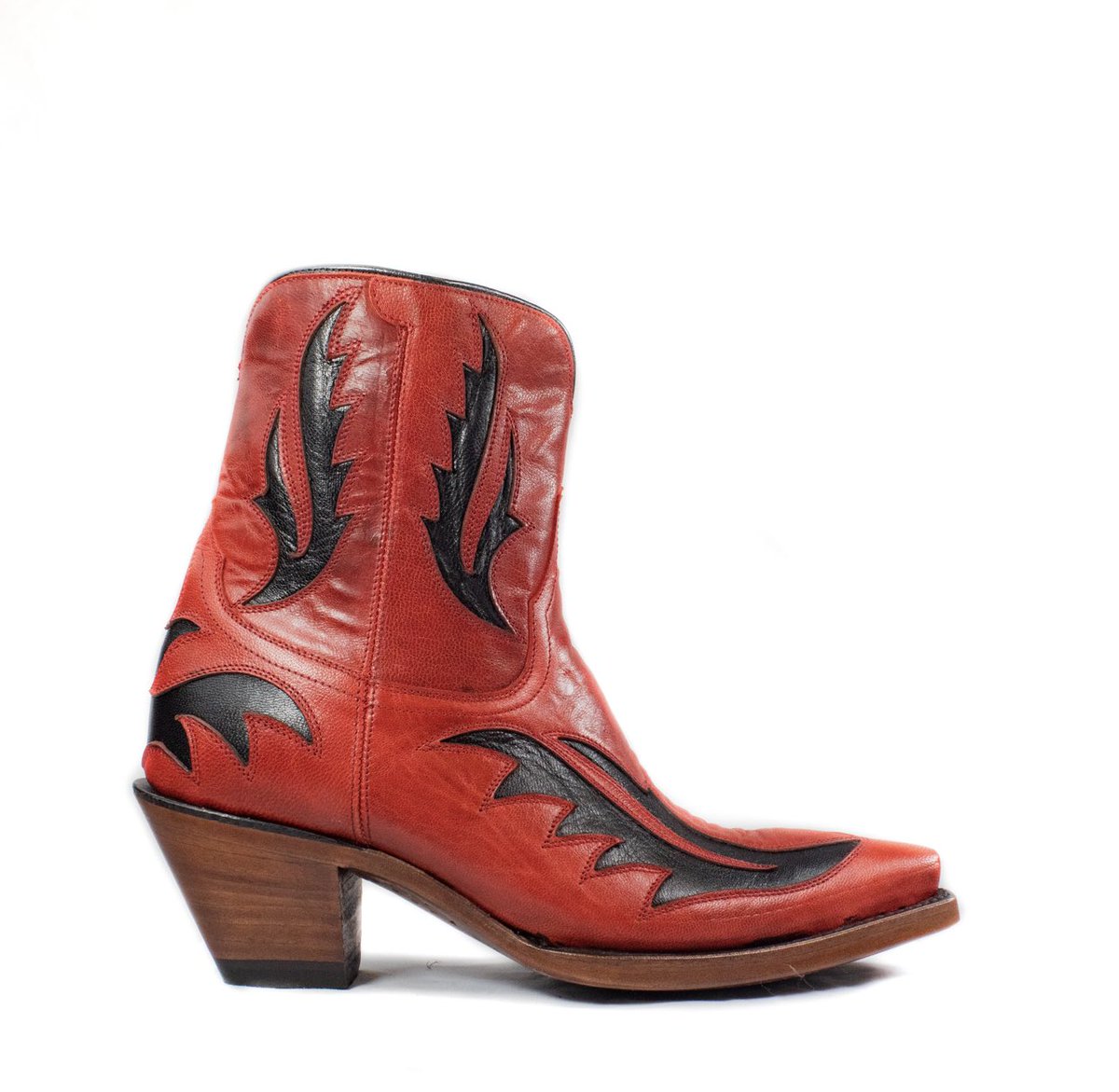 TheRodeoMrs's tweet photo. can’t pick which azulado boots to pick up for NFR…help. https://t.co/h69rKYIc7Z