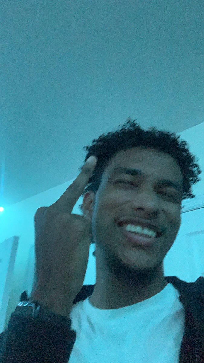 OneAndOnlySos's tweet photo. No internet for 3 days https://t.co/8KUVSSdUHz