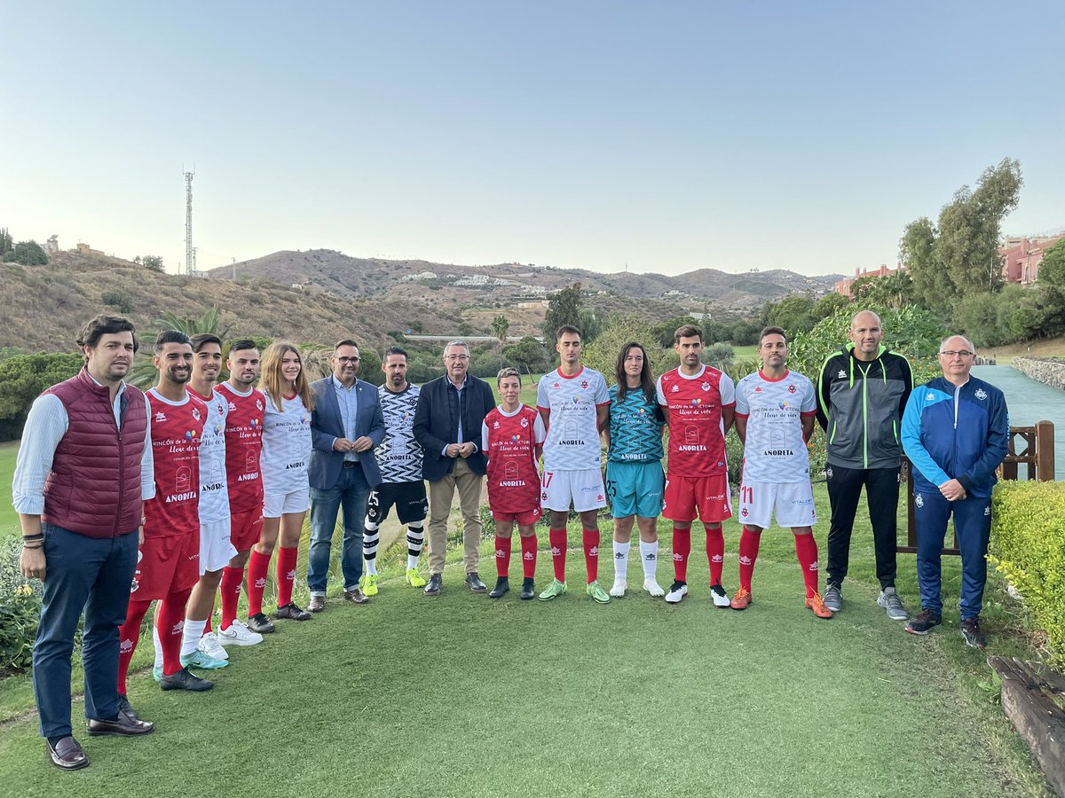 CDRinconOficial's tweet photo. En la tarde de hoy en @anoretaresort hemos presentado nuestra nueva piel, con la presencia de nuestro alcalde @Francissalado y @ajmartinrincon edil de deportes, agradecer también a todos nuestros patrocinadores que un año más están con nosotros. https://t.co/ztH8ah3dZx