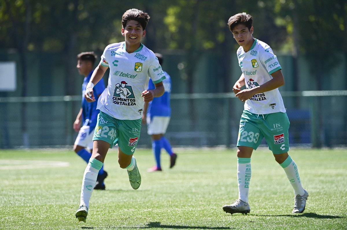 ¡LA ENTREGA DE ESTE EQUIPO! 👏🏽🦁 

Nuestra #Sub18 se encuentra en tercer lugar general a falta de una jornada. 

Gran trabajo, <a href="/cocogimenez293/">cocogimenez29</a> 💪🏽