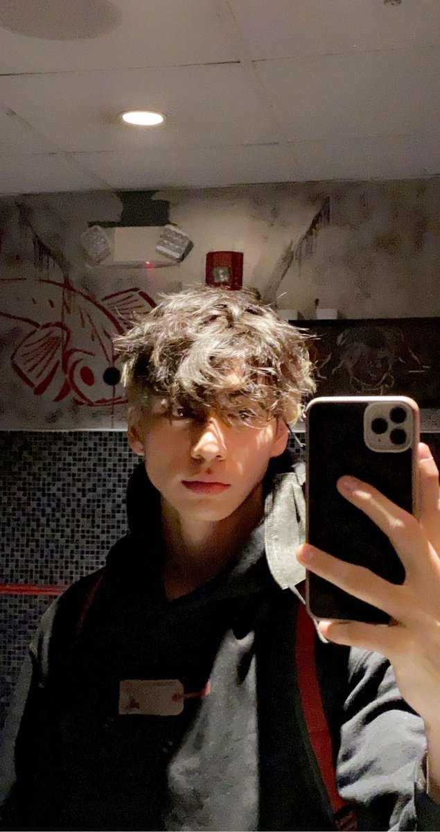 JAHVER's tweet photo. messy hair oli https://t.co/4ICaticSOp
