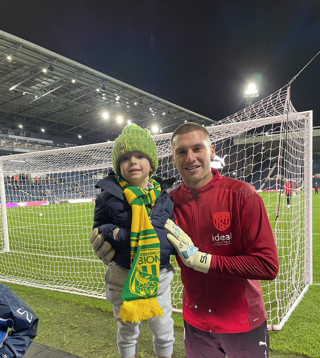 JNH_x's tweet photo. When your little boy calls you from the albion game, telling you he’s had his photo with his favourite player @samjohnstone Made his day, Thankyou🥰 @WBA ⚽️💙 https://t.co/dgbkrUGCQy
