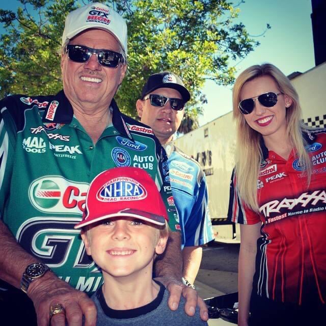 billymcdinca's tweet photo. @unclejoebenson I love when the #FlashbackPhotos come up in my memory feed
One of these four in the picture have driven my mini van #allegedlly
@JohnForce_FC & #SeanMcD
@courtneyforce
@roberthight7000
@NHRA Pomona https://t.co/iLe0lNPF3R