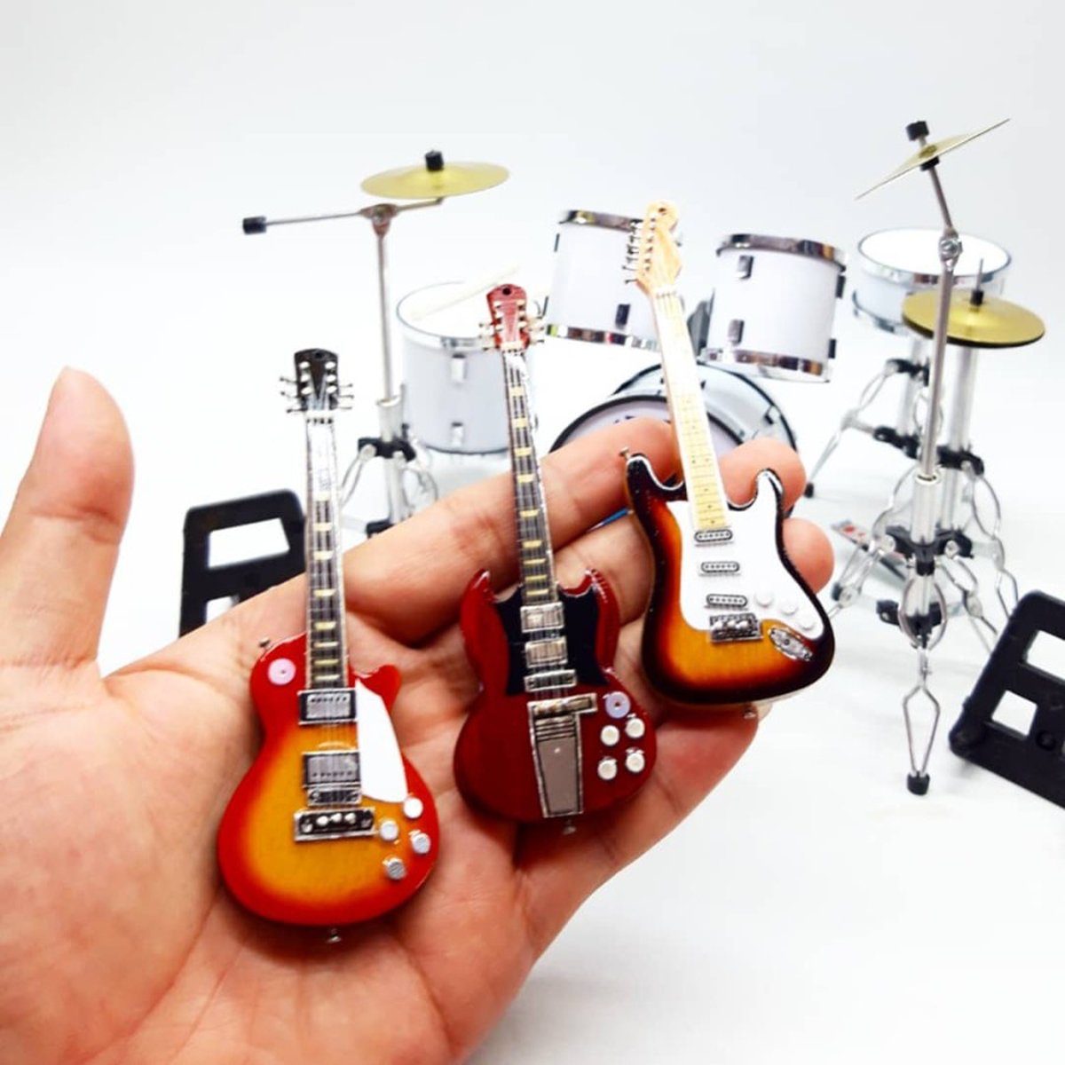 digitalsedayu's tweet photo. Miniature Drum EXO and Chanyeol Small Guitars, Miniature Musical Instruments Perfect for gifts, souvenirs, living room display, office desk.
Free shipping https://t.co/tUdS6ts8A5
#EXO日本デビュー6周年 
#CHANYEOL 
#ChanyeolMusicalDebut 
#인용으로_이_트친보고신기했던점 https://t.co/7b71uvnKC8