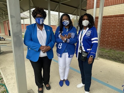 Celebrating our A/B honor roll students with a tailgate celebration! Special thanks to our Student Activities committee, Achievers for Life, and the My Village Project for their sponsorship of this event! #breedingacademicexcellence #theColtWay