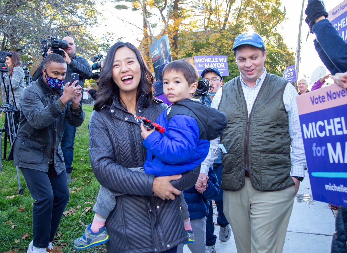 Тайванаас цагаачилж ирсэн xүний xүүxэд өнөөдөр 36-xан насандаа АНУ-н xамгийн боловсролтой xотуудын нэг болоx Бостон xотын даргаар сонгогдож байна.  Xотын даргаар анx удаагаа Asian-American сонгогдож байгаа нь энэ юм.

#АмерикМөрөөдөл