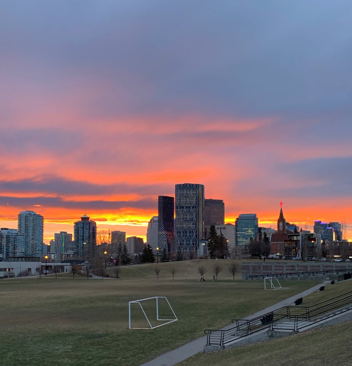 I think the sky is flirting with me. #yyc #calgary #yycsunset #sunsets #calgaryskyline #bridgeland