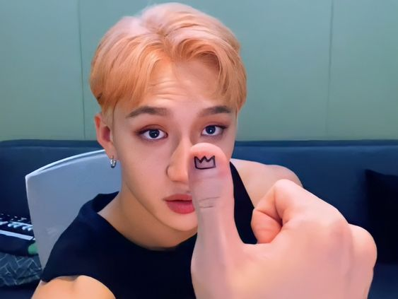 chxskz's tweet photo. #BangChannails
Bangchan y yo pintándonos las uñas mientras escuchamos I'm yours de fondo. https://t.co/LUPUkIq2OD