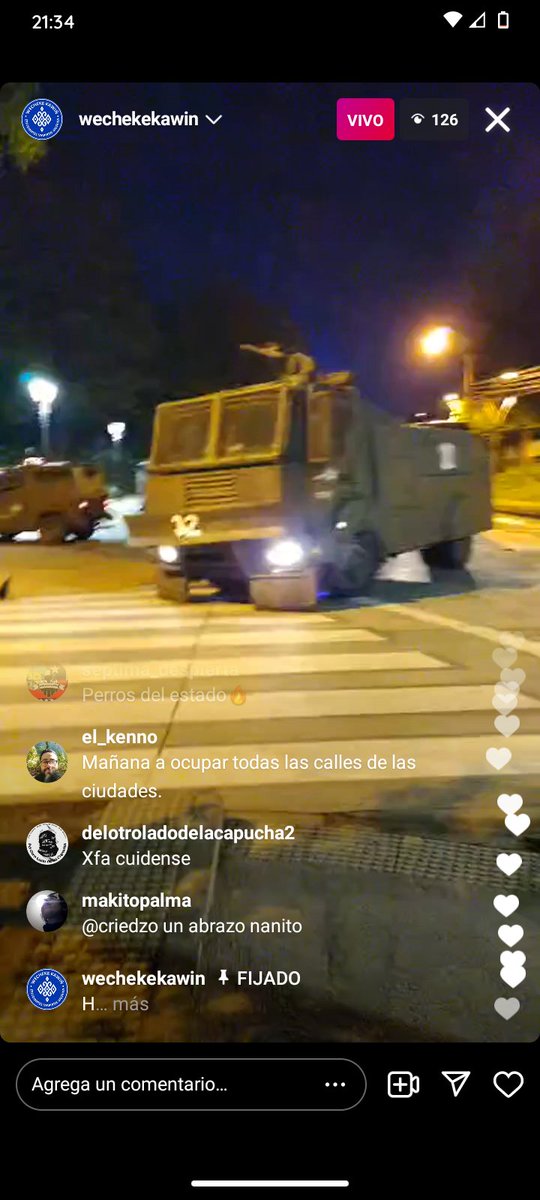 KuruKutral's tweet photo. #temuko #mapuche #represion #fewla #ahora Carabineros reprime a pu peñi ka pu lamngen que intentan llegar al Hospital de Temuco en donde se encuentran los heridos vía @WechekeKawin instagram https://t.co/6h0p8XEgxR