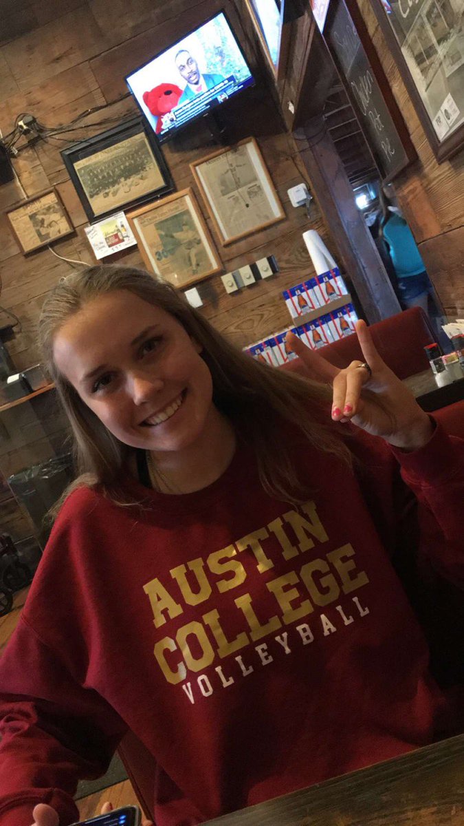TaylorHayes_10's tweet photo. Newest Austin college commit!🦘🏐 Go Roos!! @vbroos https://t.co/S1xJwcxr2o