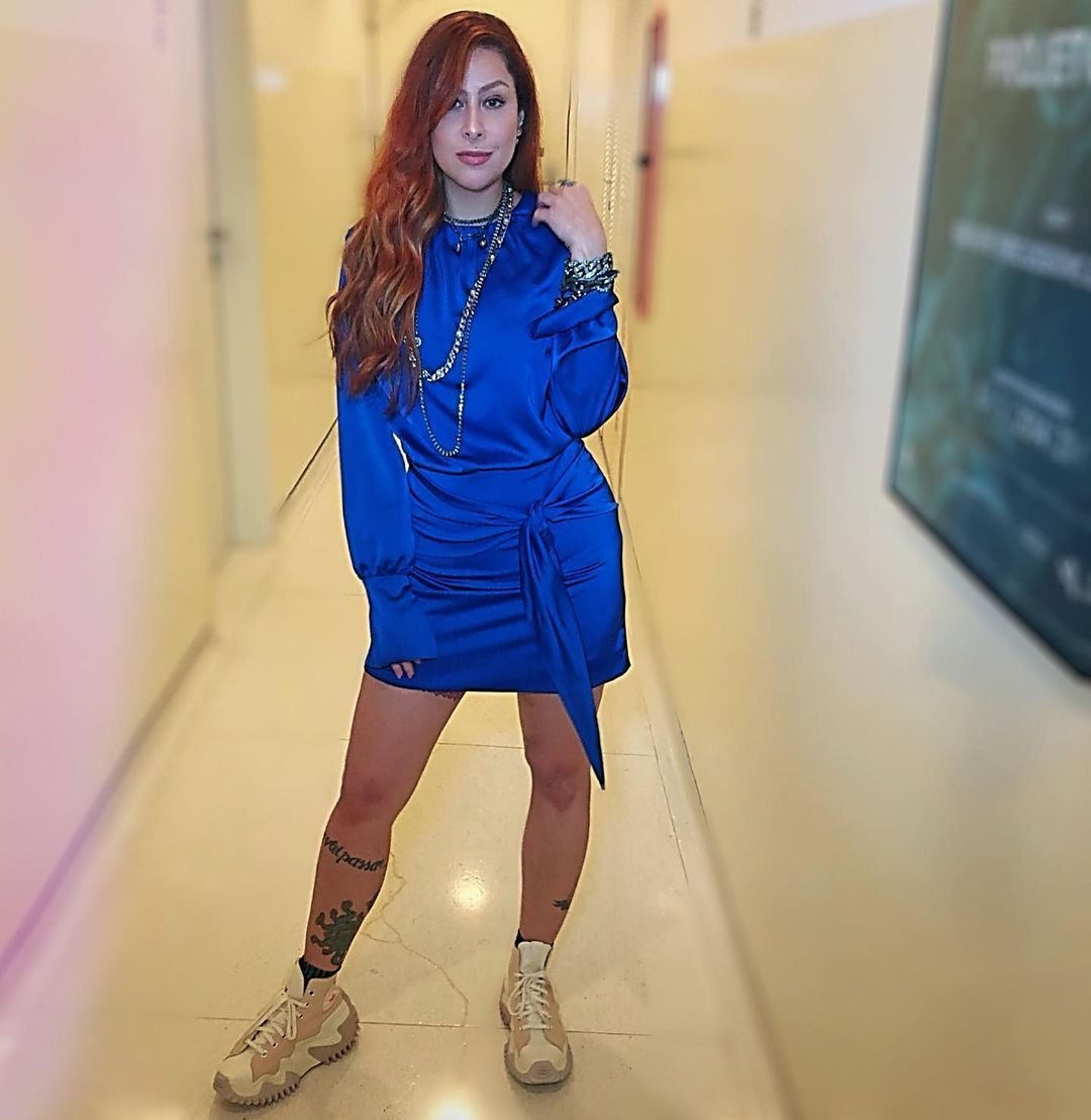 queenpitty__'s tweet photo. Ela já tá prontissima para o #SaiaJustaNoGNT & já liberou até o book de fotos 📸💙 #looksdapitty https://t.co/nYUDQ4k2Bo