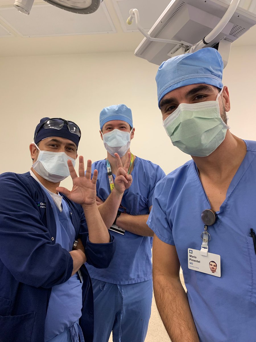 CCFloridaAnes's tweet photo. When an entire team shows up for our CA-1’s first craniotomy case #leavenonebehind #camaraderie #MedTwitter https://t.co/7VqPqZ6OLW