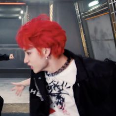 chxskz's tweet photo. Extraño ver a Bangchan con su red hair,todos los colores le quedan pero este es muy especial para mí hehe. https://t.co/7o7cE4gK1b