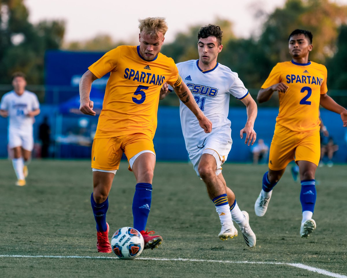 csub_msoccer's tweet photo. Tonight's @CSUBakersfield starting line-up for @csub_football's @BigWestSports quarterfinal w/ @ucdavismsoc, as built by @BerchtoldCo #RunnersOnTheRise #GoBako https://t.co/UEOKHfYLQd