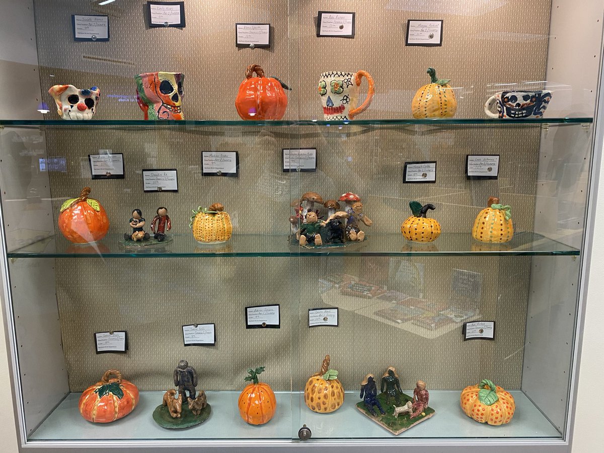 SLSDNiehaus's tweet photo. Took the boys with me to check out the Art Fall Feature to view some of our impressive student pieces and check out a few books. They enjoyed the art and couldn’t wait to get home to read!!
@StudioSkye @SLSDLindley @wildcatsofhhs 
#FallFeature #FindYourGreatness https://t.co/X2J0WEIZJE