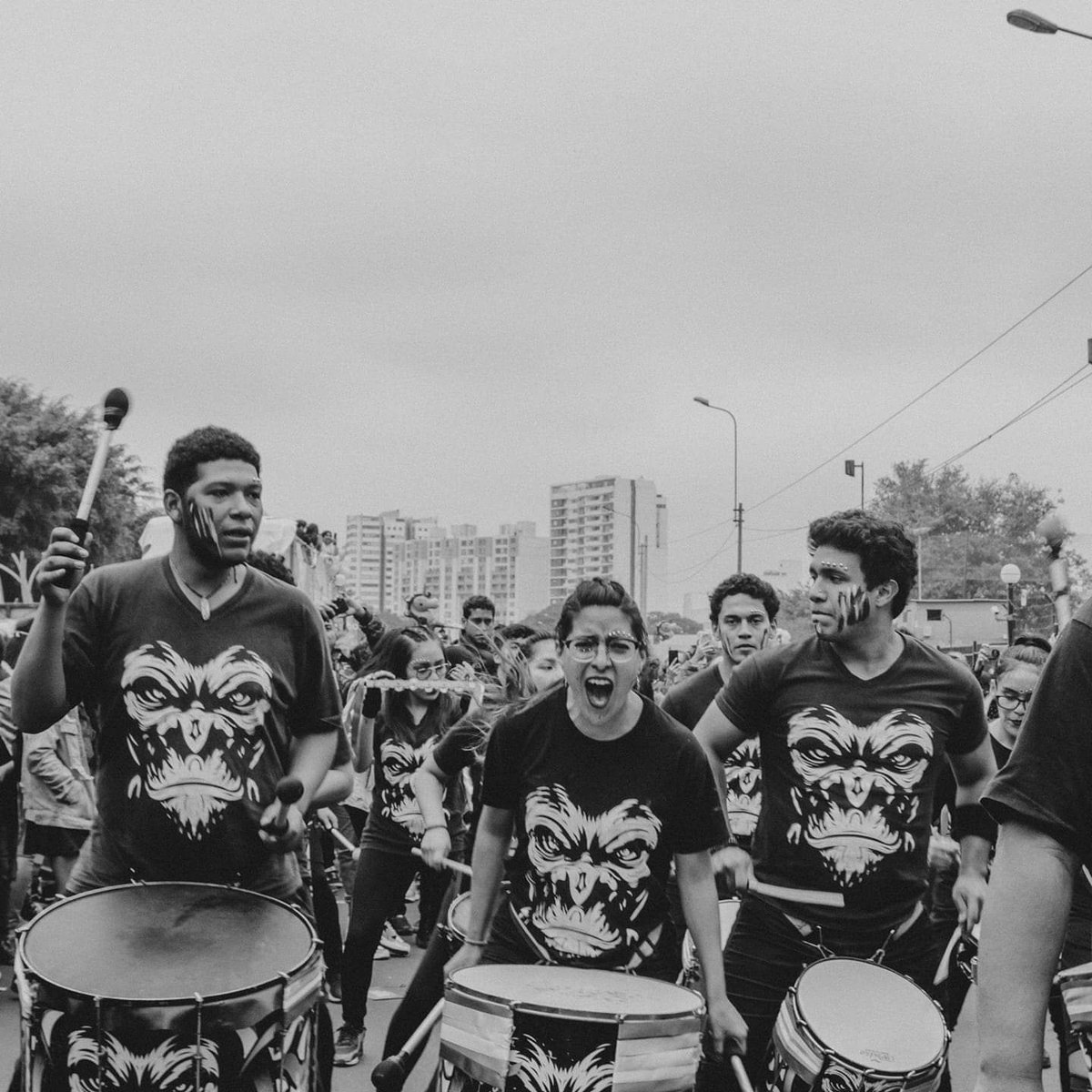 Hola! Hoy vuelvo a escribir como integrante de Lucha y Tambo para pedirles apoyo en nuestra cruzada de transformar a través del arte. Ustedes ya nos conocen, hemos estado hombro a hombro en cada lucha, porque nuestro tambor es de la gente.