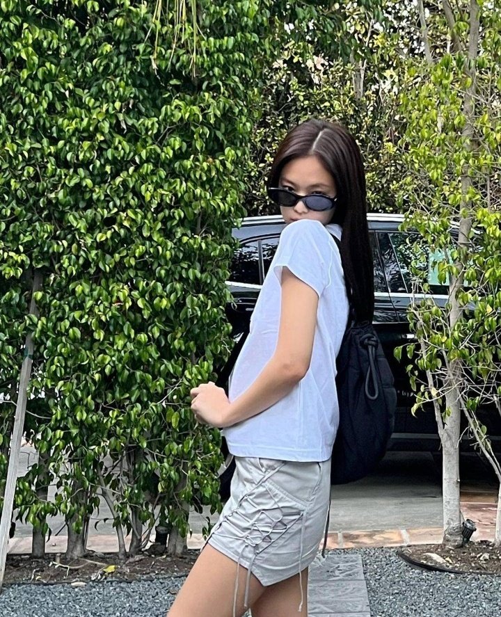 BPInfobrazil's tweet photo. [IG] - Atualização de @.jennierubyjane (JENNIE) em seu Instagram. (1)

"🌴"

🔗 https://t.co/A812COsWUl

@BLACKPINK #JENNIE https://t.co/OYxjFBJEI2