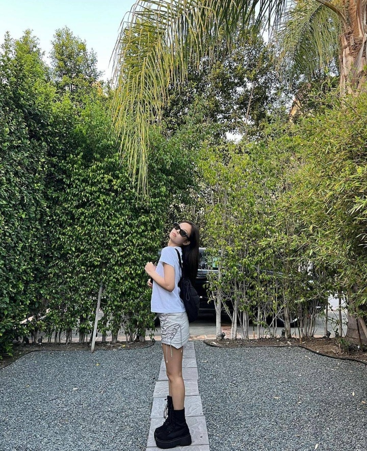 BPInfobrazil's tweet photo. [IG] - Atualização de @.jennierubyjane (JENNIE) em seu Instagram. (1)

"🌴"

🔗 https://t.co/A812COsWUl

@BLACKPINK #JENNIE https://t.co/OYxjFBJEI2